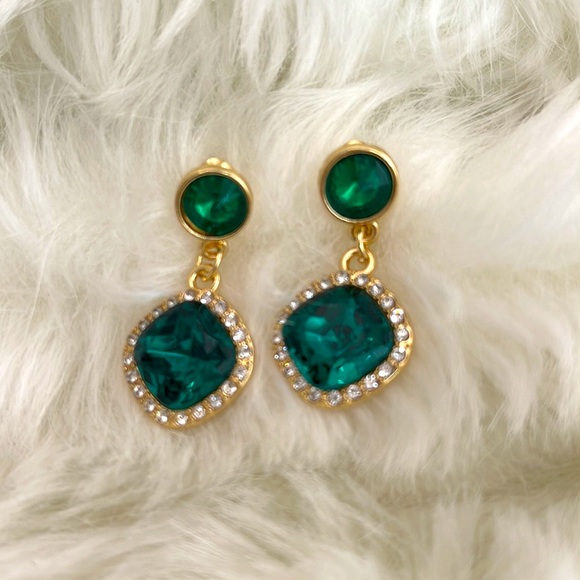 NEW Emerald green stud earrings rhinestone - Picture 1 of 5
